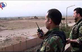 الجيش يرفع العلم السوري على معبر أبو شرشوح على الحدود مع الأردن