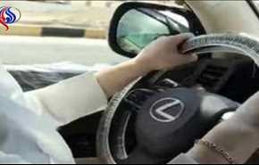بالفيديو - امرأة بزي رجل تقود سيارة تثير جدلأً في السعودية!