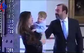 بالفيديو .. سفيرة استراليا تفاجئ أردوغان ووزير خارجيته بطفلها!