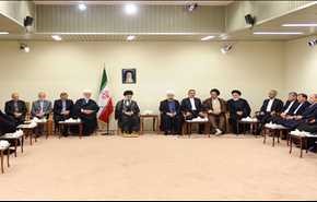 بمناسبة اسبوع الحكومة-الامام الخامنئي يستقبل الرئيس روحاني وأعضاء الحكومة الجديدة