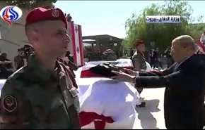 بالفيديو..الرئيس اللبناني يقلد أوسمة للعسكريين الشهداء اللبنانيين