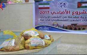 توزيع طرود من اللحوم على أسر الشهداء ومشردي الحرب جراء حصار غزة واليمن