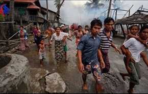 الروهينجا يستغيثون للخروج من ميانمار وسكان يهددونهم 