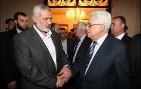 مشاورات هاتفية بين عباس وهنية بعد حل حماس لحكومتها