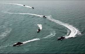 عرض عسكري كبير للسفن والمقاتلات الايرانية في الخليج الفارسي