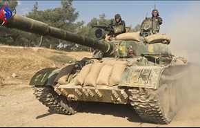 بالصور...تسليم دبابات روسية ومركبات قتالية إلى سوريا