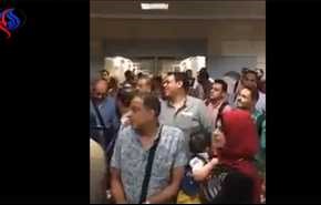 شاهد فضيحة الشرطة المصرية بمطار القاهرة ومافعلته بالمسافرين!