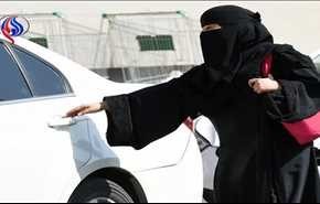 بالفيديو .. أول سعودي يهدي زوجته سيارة 