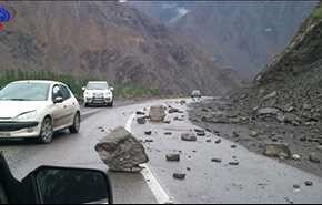 إصابة 4 اشخاص في انهيار صخري بطريق جبلي شمالي ايران