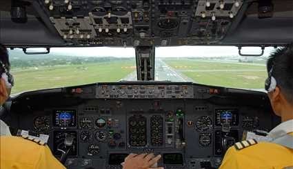 تلاش ماهرانه خلبان برای فرود هواپیما در هوای طوفانی