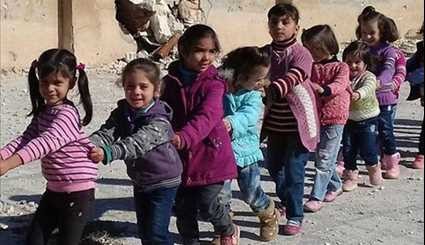 بالصور ...هذا حال أطفال الفوعة وكفريا السورية في برد الشتاء بسبب الإرهاب