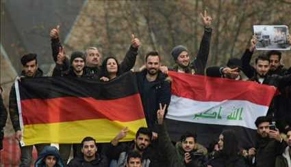 بالصور ...العراقيون في ألمانيا  يطالبون بحقهم بالإقامة أسوة بغيرهم