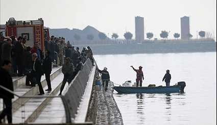 سقوط یک فروند هلی کوپتر امدادی در دریاچه چیتگر