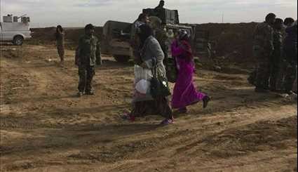 Iraqi Shia Fighter Rescued Hundreds Civilians from ISIS near Tal Afar