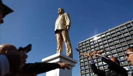 إسقاط تمثال نتنياهو بوسط تل أبيب