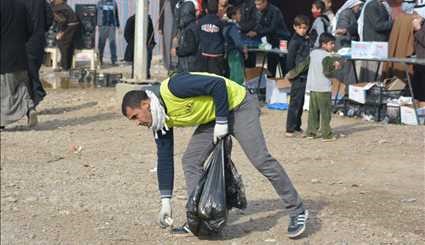 بالصور ..حملة تطوعية لتنظيف طريق الدجيل - سامراء في العراق