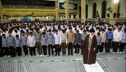 Leader meets with students on their Jashn-e Taklif ceremony