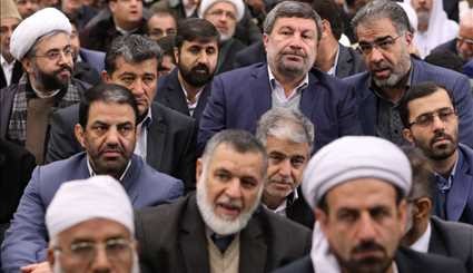 قائد الثورة يستقبل كبار المسؤولين وضيوف مؤتمر الوحدة الاسلامية