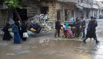 انتقال تروریست‌ها از حلب + عکس