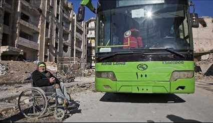 انتقال تروریست‌ها از حلب + عکس