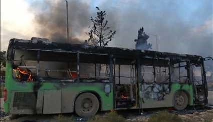 إحراق المسلحين لحافلات الهلال الاحمر في إدلب‎