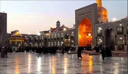 صور من مقام الإمام الرضا (ع) في مدينة مشهد المقدسة الإيرانية