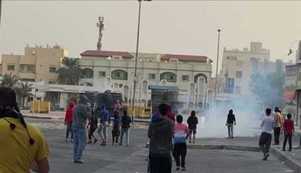 بالصور: قوات النظام البحريني تشتبك مع متظاهرين في سترة