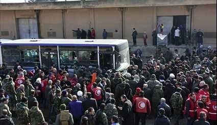 Hundreds of Civilians Leave Besieged Towns in Idlib for Aleppo City