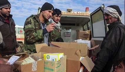 Iraqi Popular Forces Continue to Support Displaced Families of Western Mosul