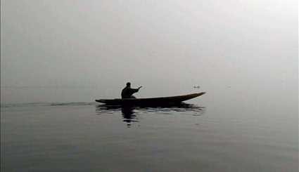 بحيرة دال من اشهر بحيرات كشمير الهند