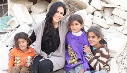 ممثلة بوليفية بين انقاض مدينة حلب