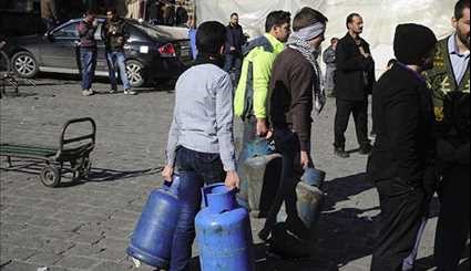 Syrian Authorities Distribute Gas Canisters, Water Supplies in Damascus