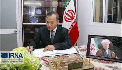 امضای دفتر یادبود آیت الله رفسنجانی توسط مقامات کشورهای خارجی | تصاویر