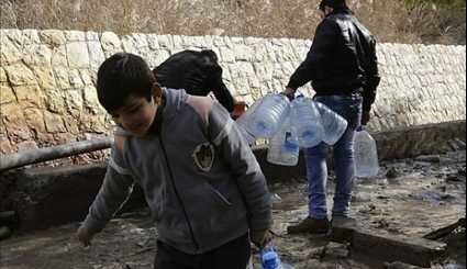 Syrian Arab Red Crescent Supplying Water to People in Damascus