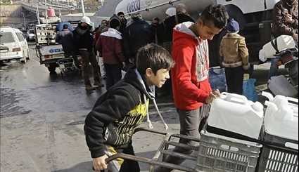 الهلال الأحمر العربي السوري توريد المياه إلى الشعب في دمشق