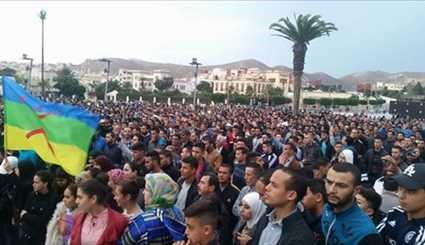 بالصور ..احتجاجات في المغرب على مقتل بائع السمك والمطالبة بإلغاء العسكرة و بإجراءات اجتماعية