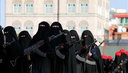 ARMED HOUTHI WOMEN ON THE MARCH