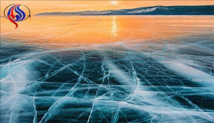 تصاویری بی‌نظیر از یخ زدن سطح دریاچه بایکال