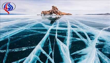 تصاویری بی‌نظیر از یخ زدن سطح دریاچه بایکال