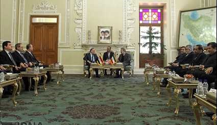 بالصور.. لقاء رئيس الوزراء السوري مع رئيس مجلس الشورى الاسلامي