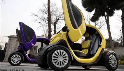 Rouhani visits indiginous electric vehicles