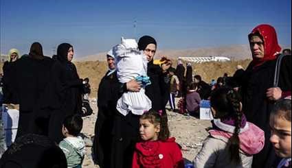 Iraqi Forces Assist Displaced People of Mosul Fleeing ISIL's Violence