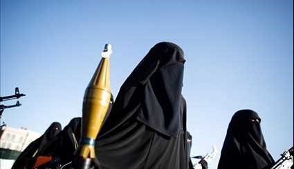 Yemeni Women Stage Armed Parade to Support War against Saudi Violence