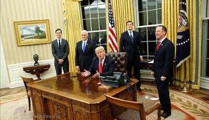 ترامپ در دفتر ریاست‌جمهوری +عکس