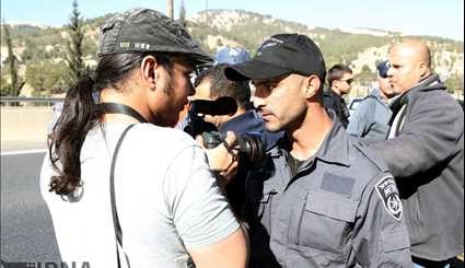 Israeli forces detain six Palestinians in Al-Quds