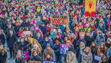 حاشیه های تظاهرات جهانی زنان علیه ترامپ +عکس
