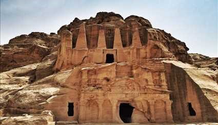 بالصور..مدينة البتراء الأثرية التاريخية في محافظة معان جنوب الأردن