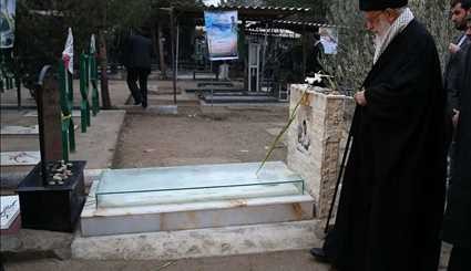 Supreme Leader attends late Imam Khomeini's mausoleum