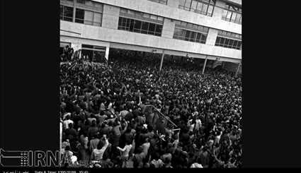 14 February 1357 - meeting people, Imam Khomeini (RA) in the 