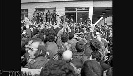 14 February 1357 - meeting people, Imam Khomeini (RA) in the 